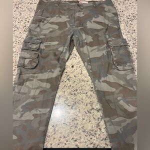 Wrangler Men’s Cargo Camo  Pants size 38 x 30